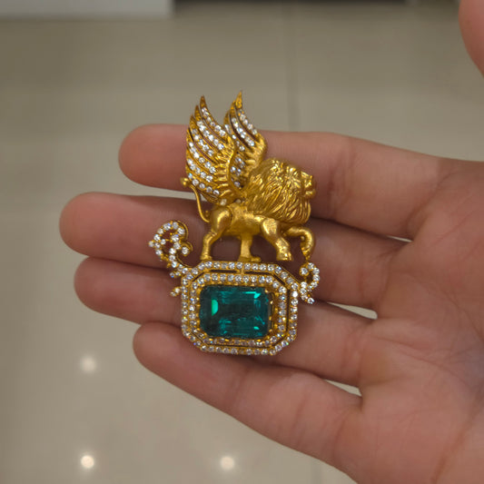 King Ad brooch