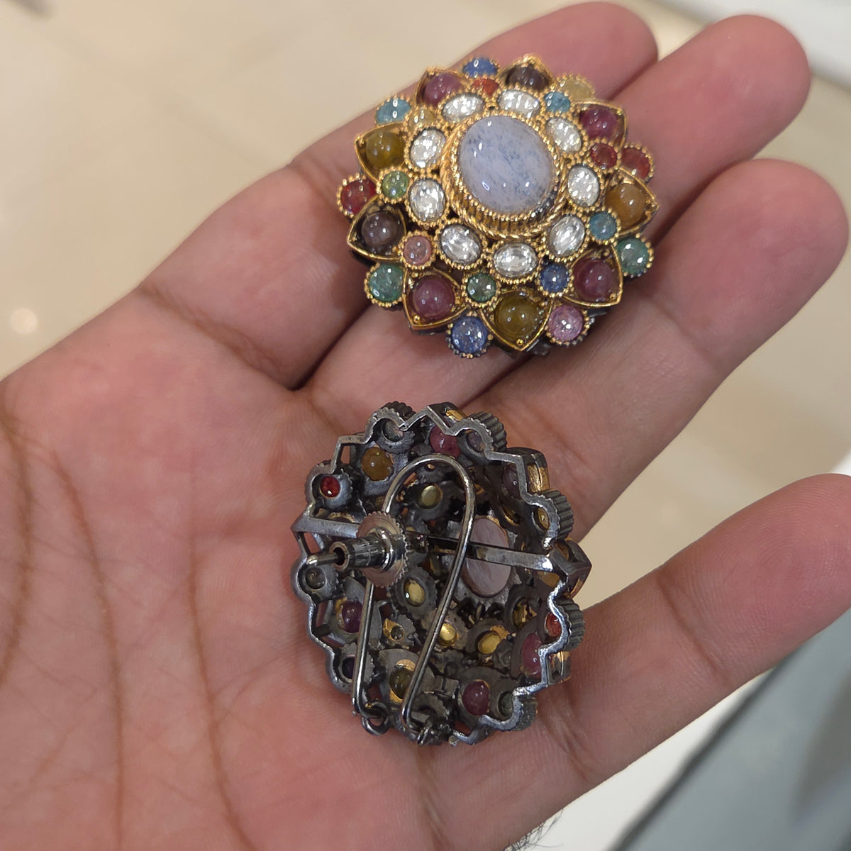 Narol sabya studs