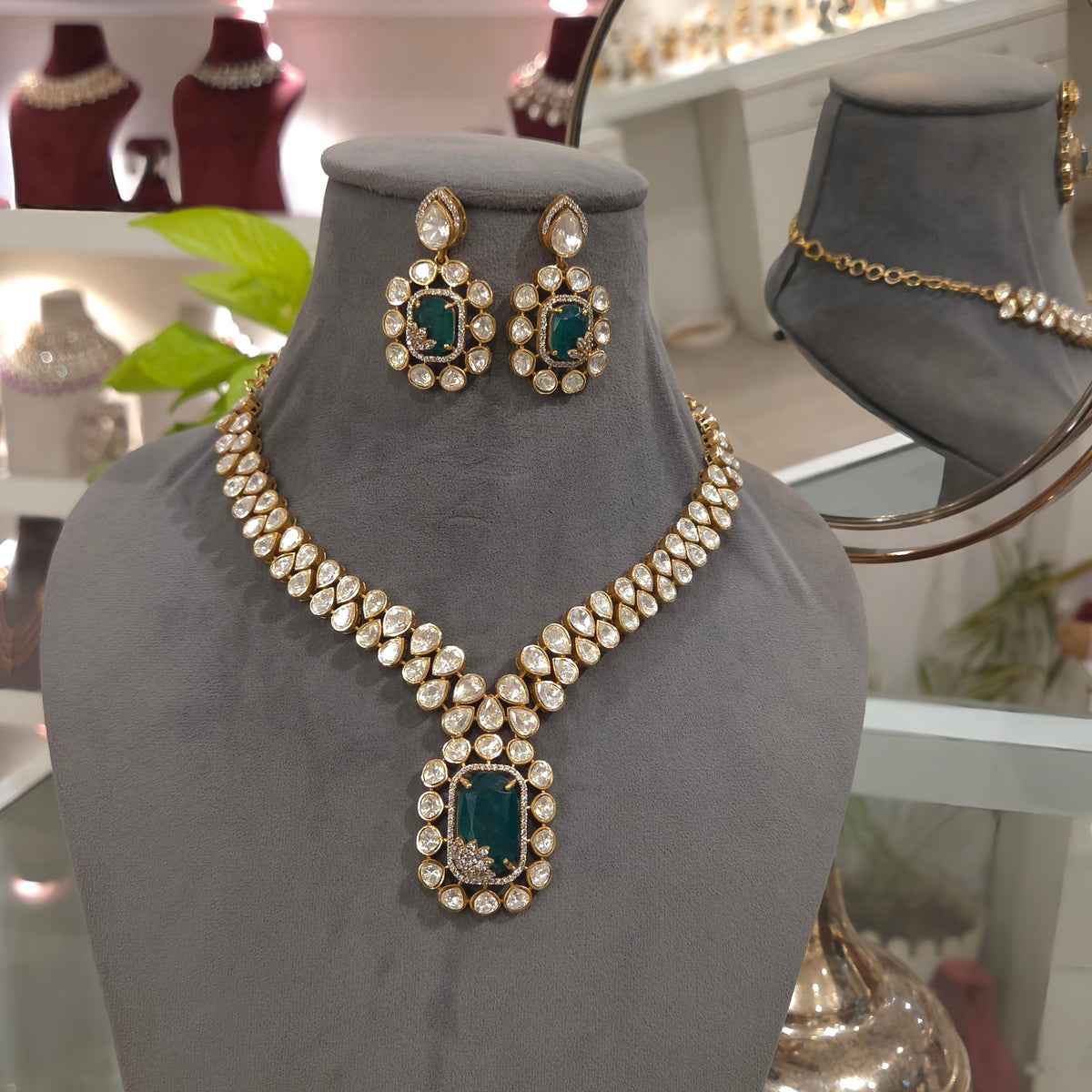 Anikaa Moissanite polki Set