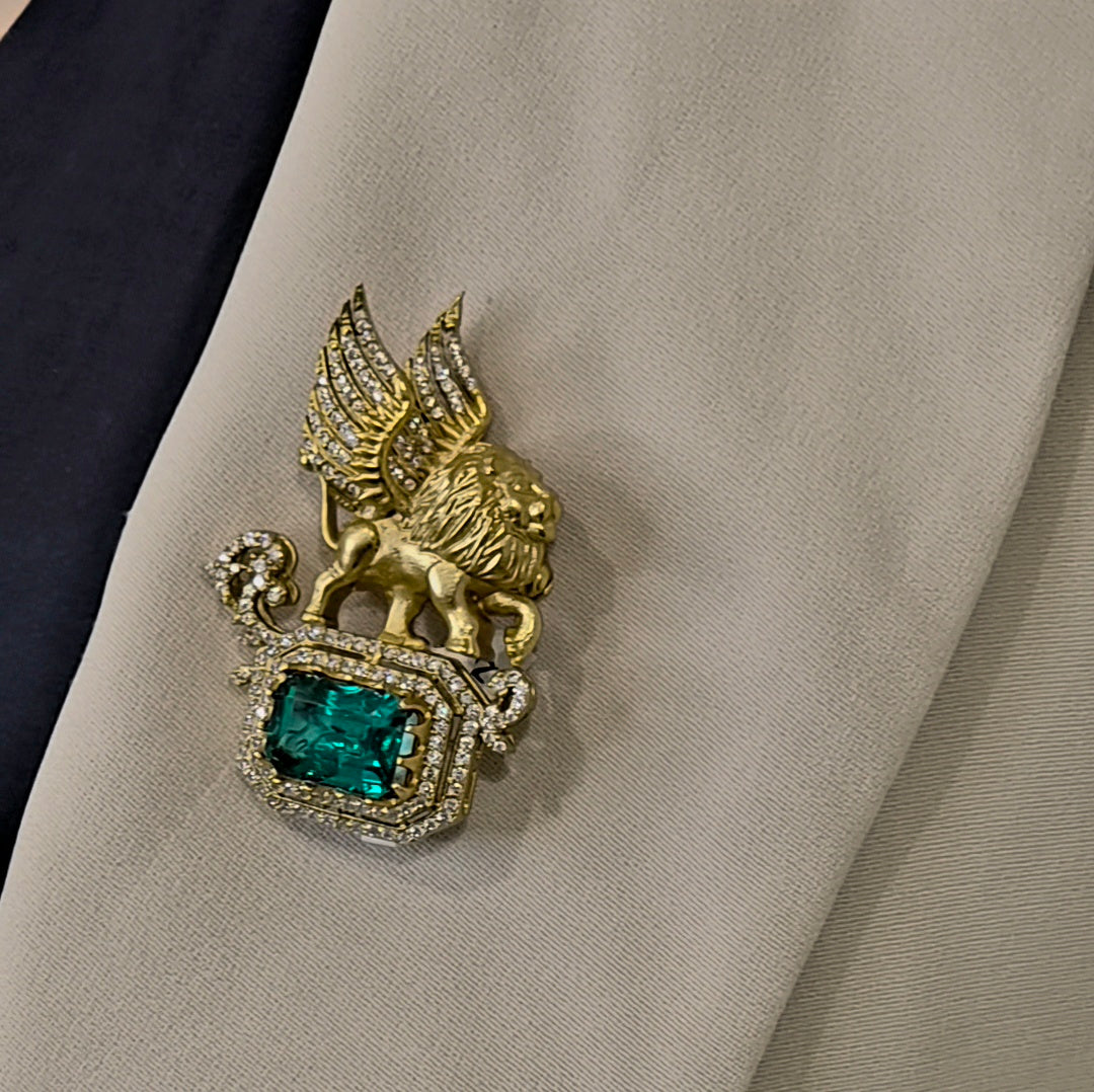 King Ad brooch