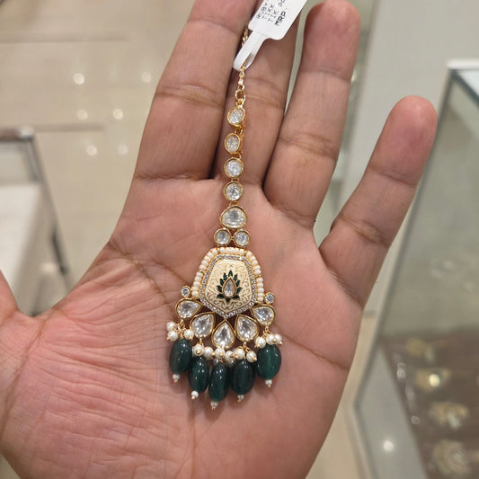 Aaruni polki maangtikka