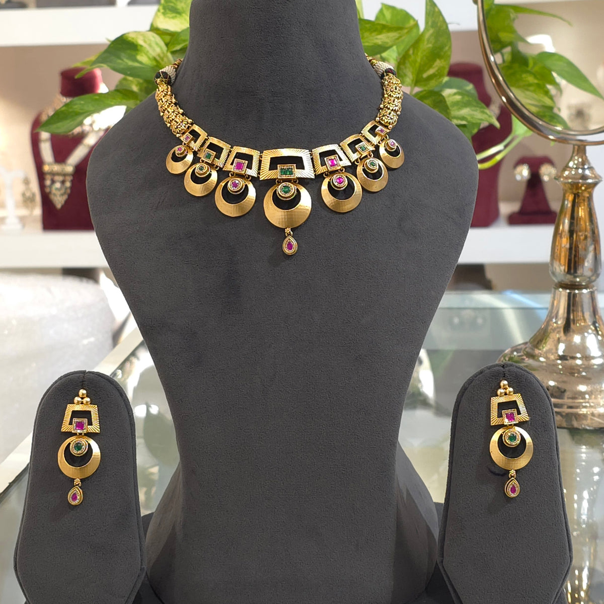 Anumi Antique necklace set