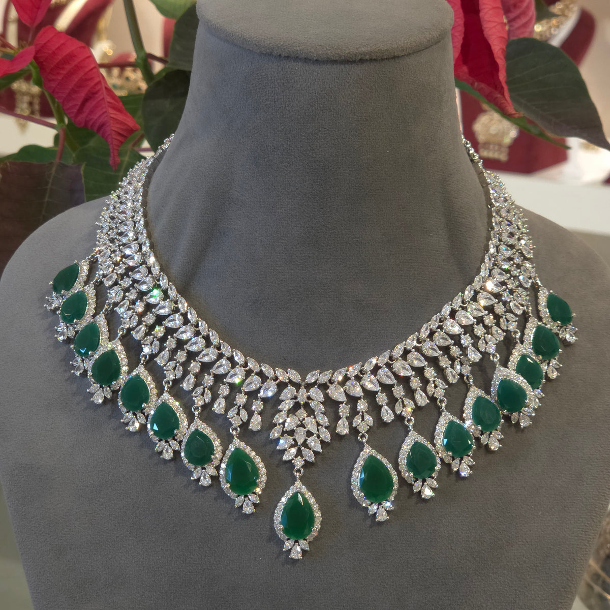 Urvi Ad necklace set