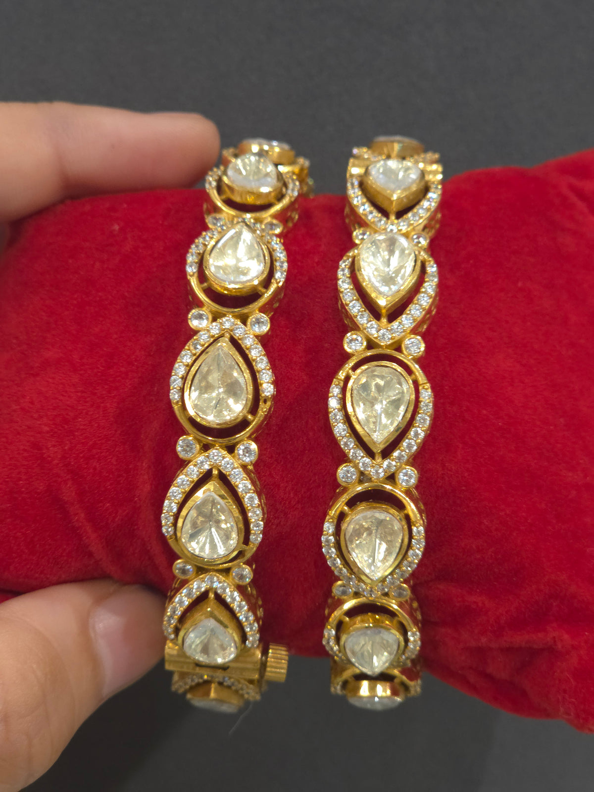Manvi mossanite polki bangles
