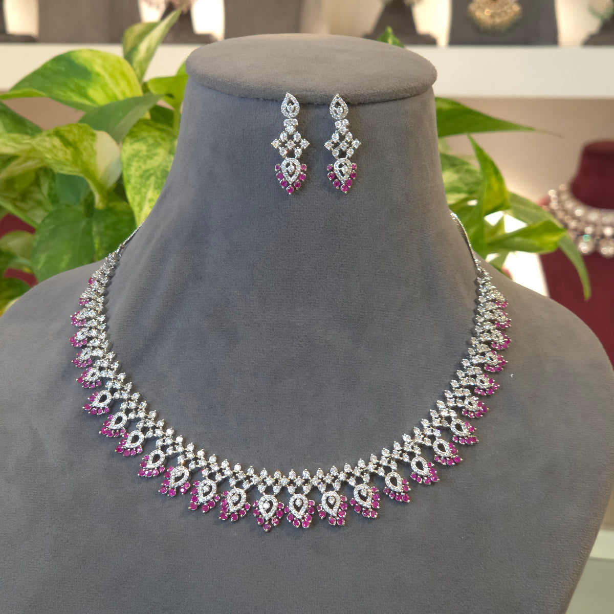 Qurel Ad necklace set