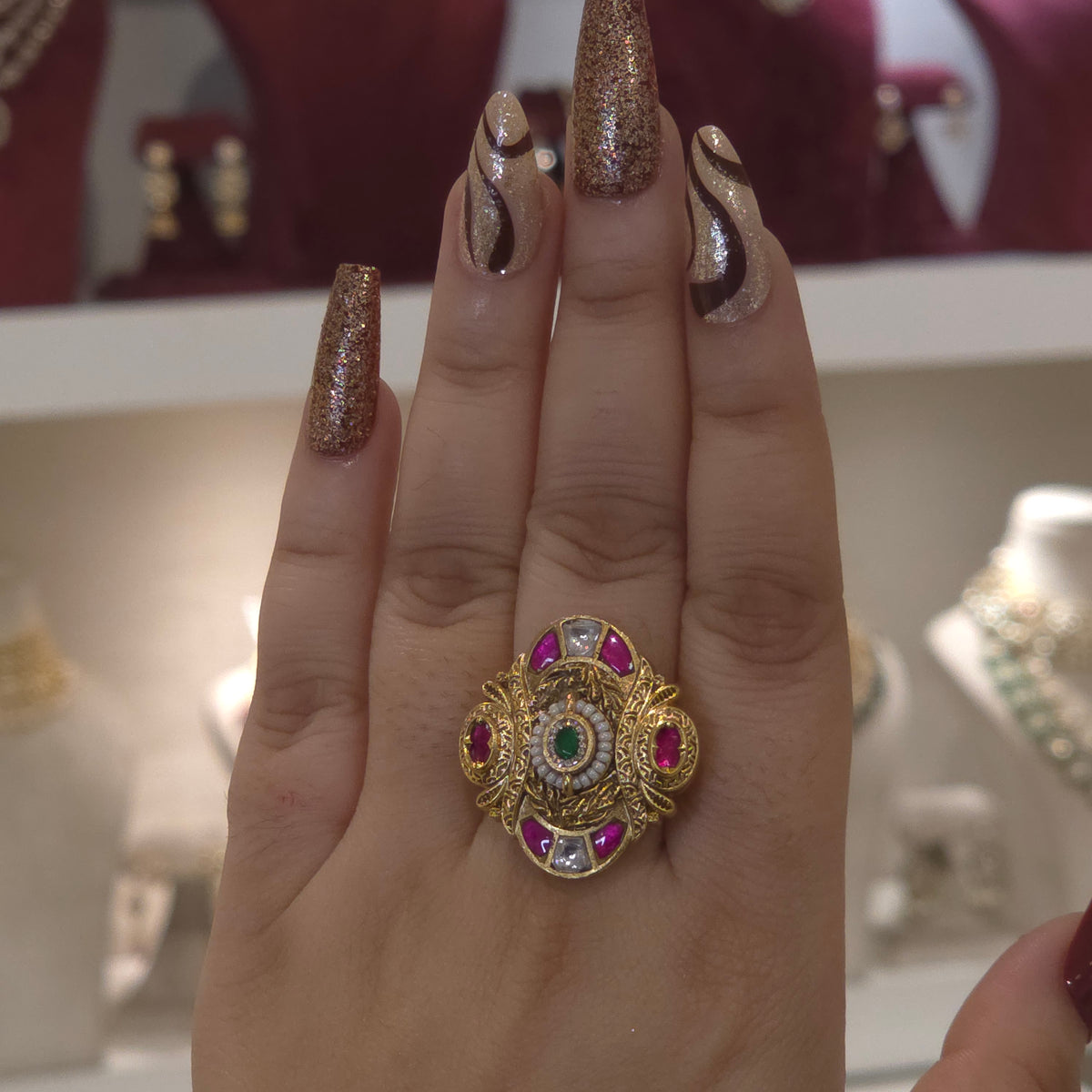 Nargis golden sroski ring