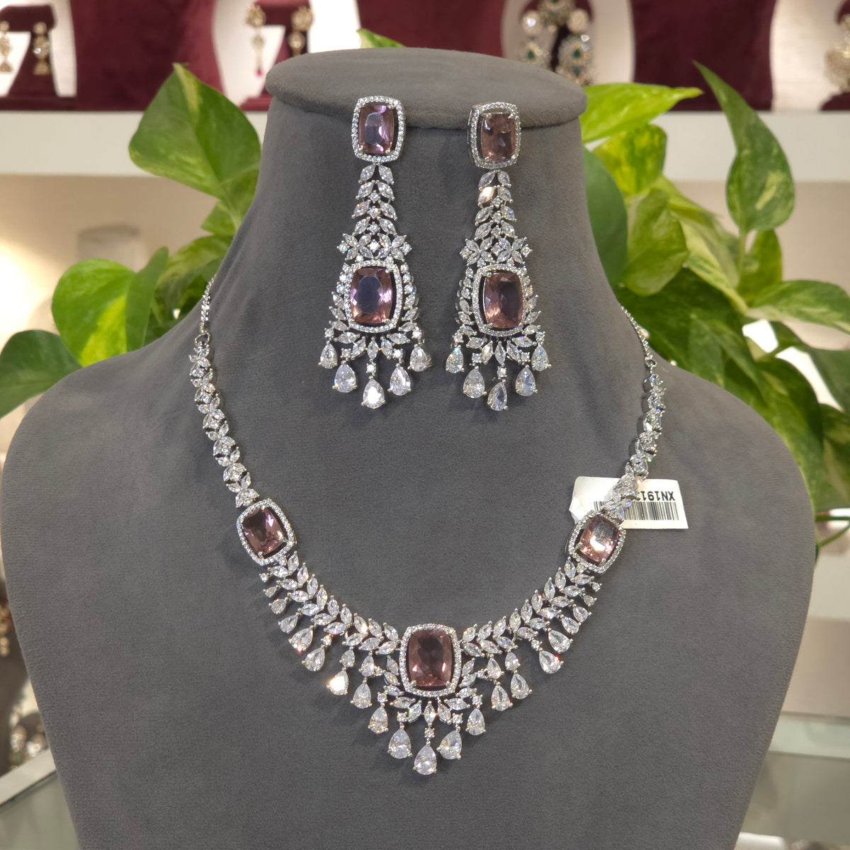 Shila Ad necklace set