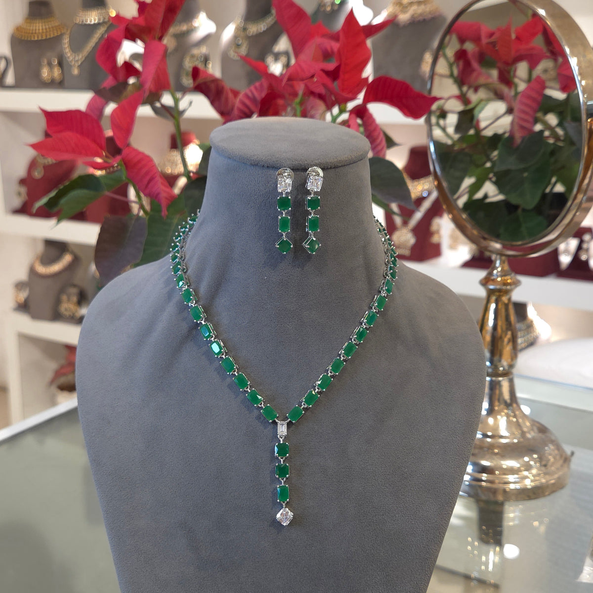 Lily Ad necklace set