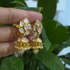 Aradhna Jhumki
