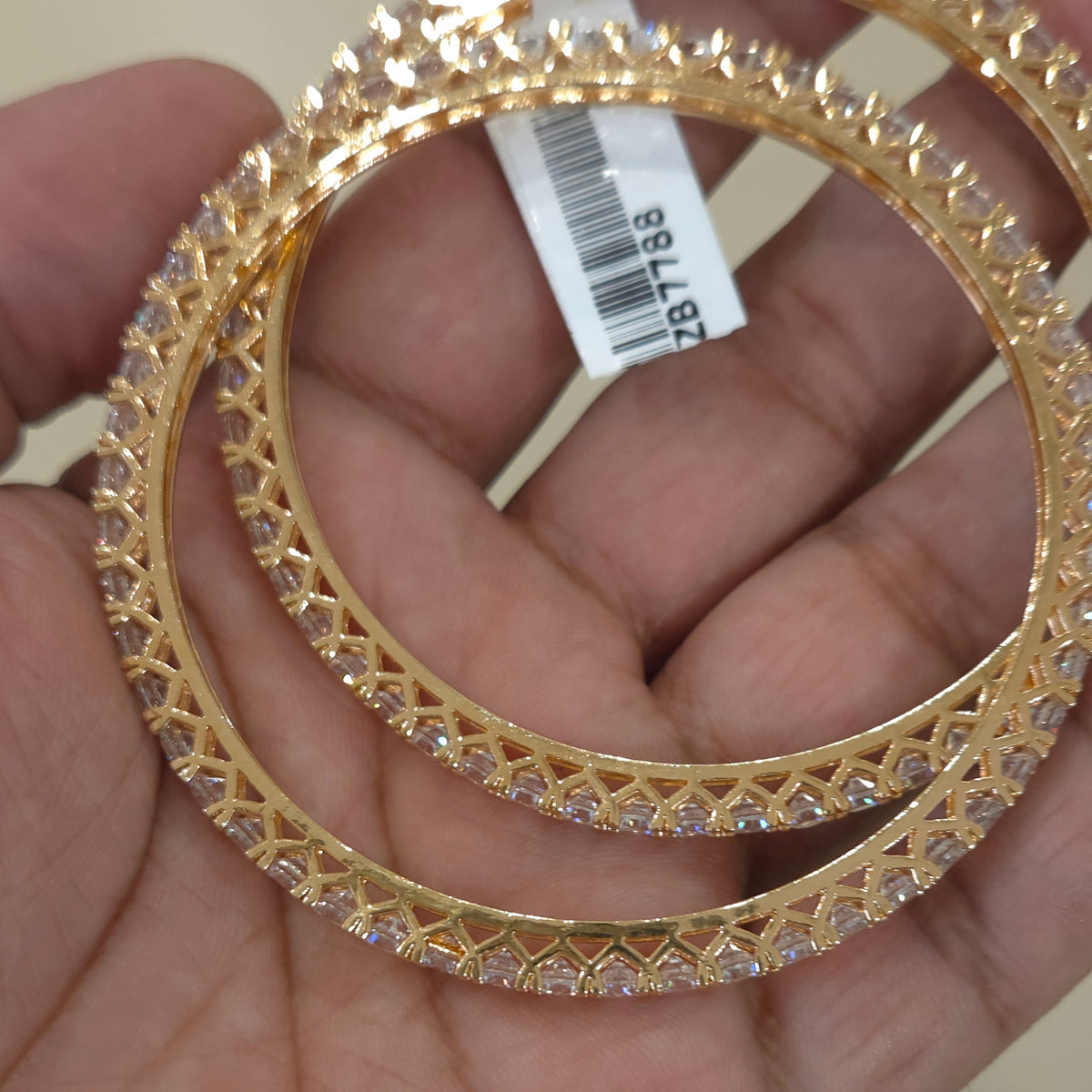 Vinnie single line running bangle